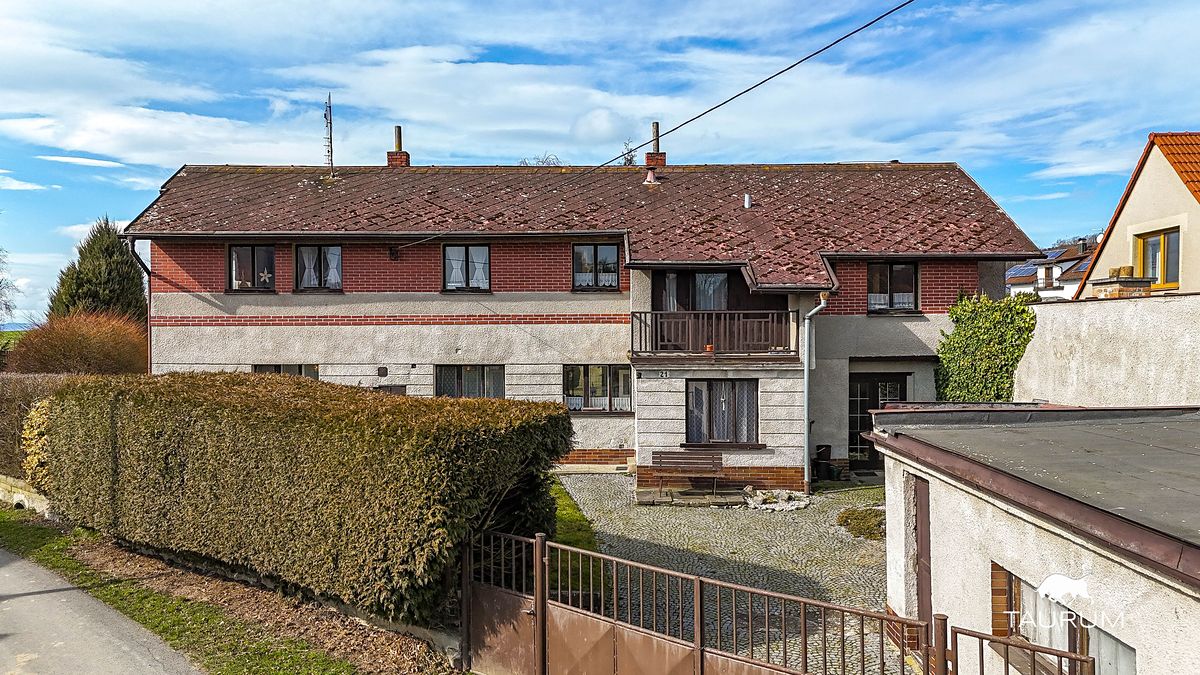 Prodej rodinného domu 289 m², pozemek 2556 m²