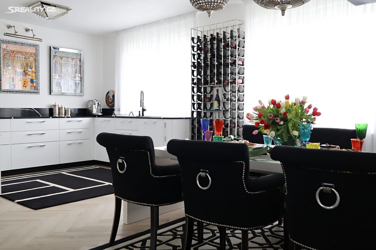 Prodej  rodinného domu 220 m², pozemek 562 m² – pohled 3