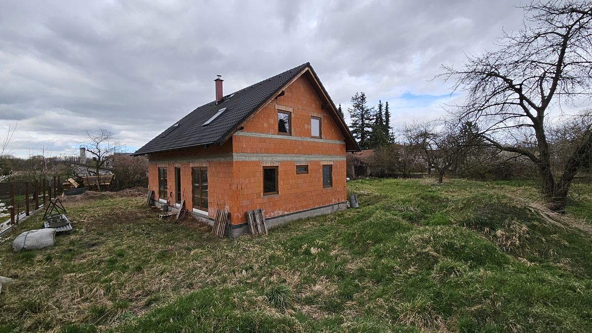 Prodej rodinného domu 214 m², pozemek 863 m² – fotografie 3
