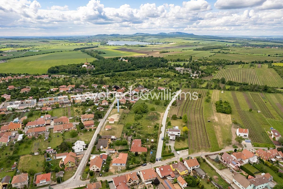 Prodej stavebního pozemku 1880 m² – fotografie 2