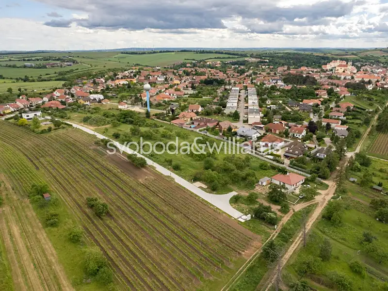 Prodej stavebního pozemku 1346 m², Valtice – náhled fotky 3