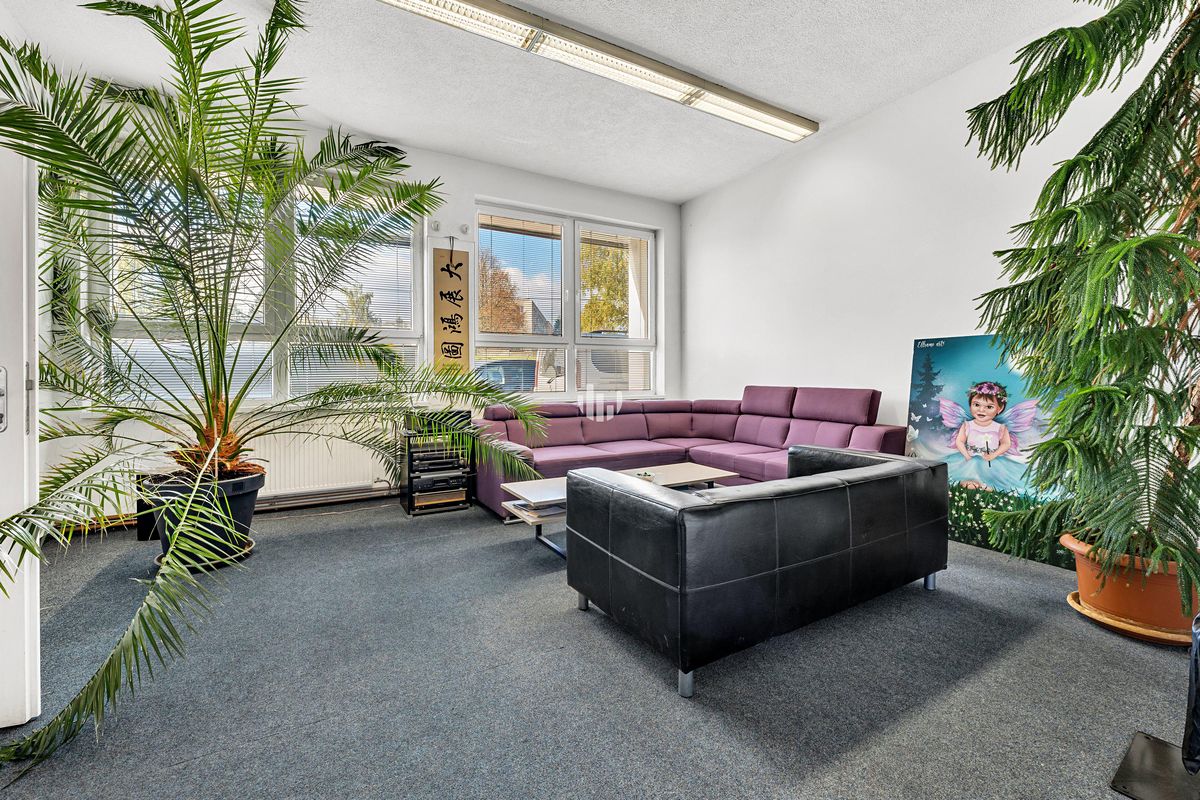 Pronájem skladového prostoru 1800 m² – fotografie 2