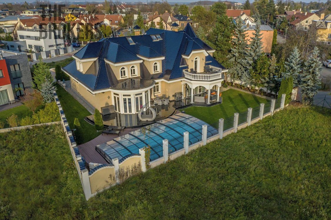 Prodej vily 359 m², pozemek 1059 m² – fotografie 2