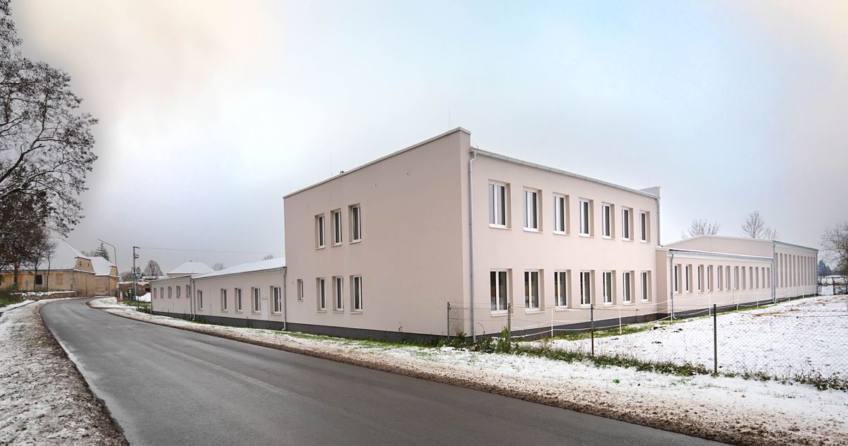 Pronájem kanceláře 420 m², Hořín – fotka 1 z 3