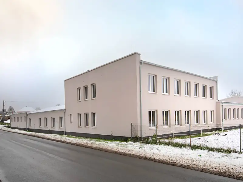 Pronájem kanceláře 420 m², Hořín – náhled fotky 1