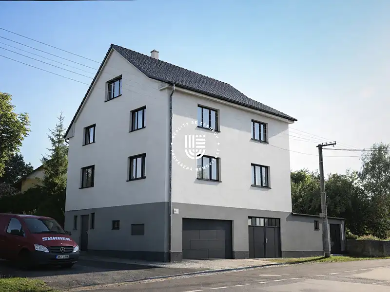Prodej vícegeneračního domu 383 m², pozemek 225 m², Jesenice – náhled fotky 1