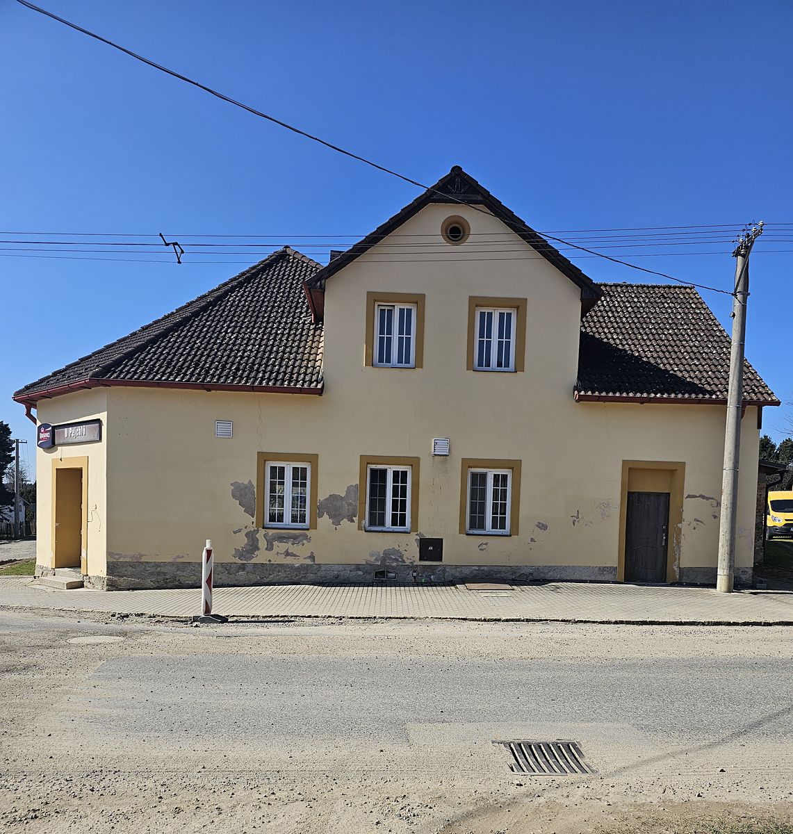 Prodej rodinného domu 250 m², pozemek 675 m² – fotografie 2