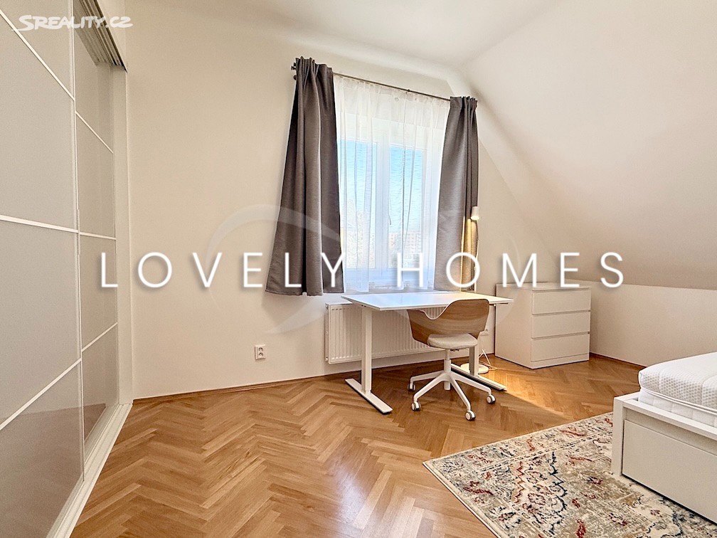 Pronájem  rodinného domu 210 m², pozemek 1 100 m² – další