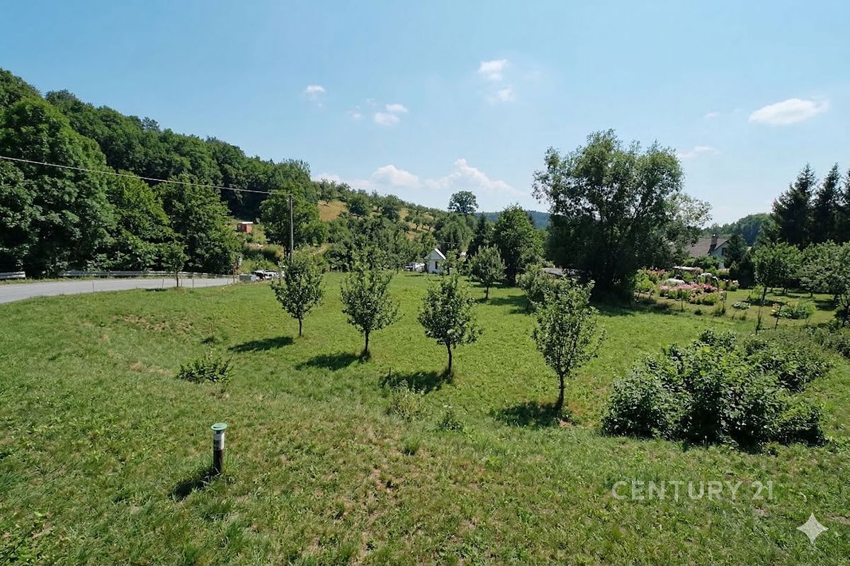 Prodej stavebního pozemku 1271 m² – fotografie 2