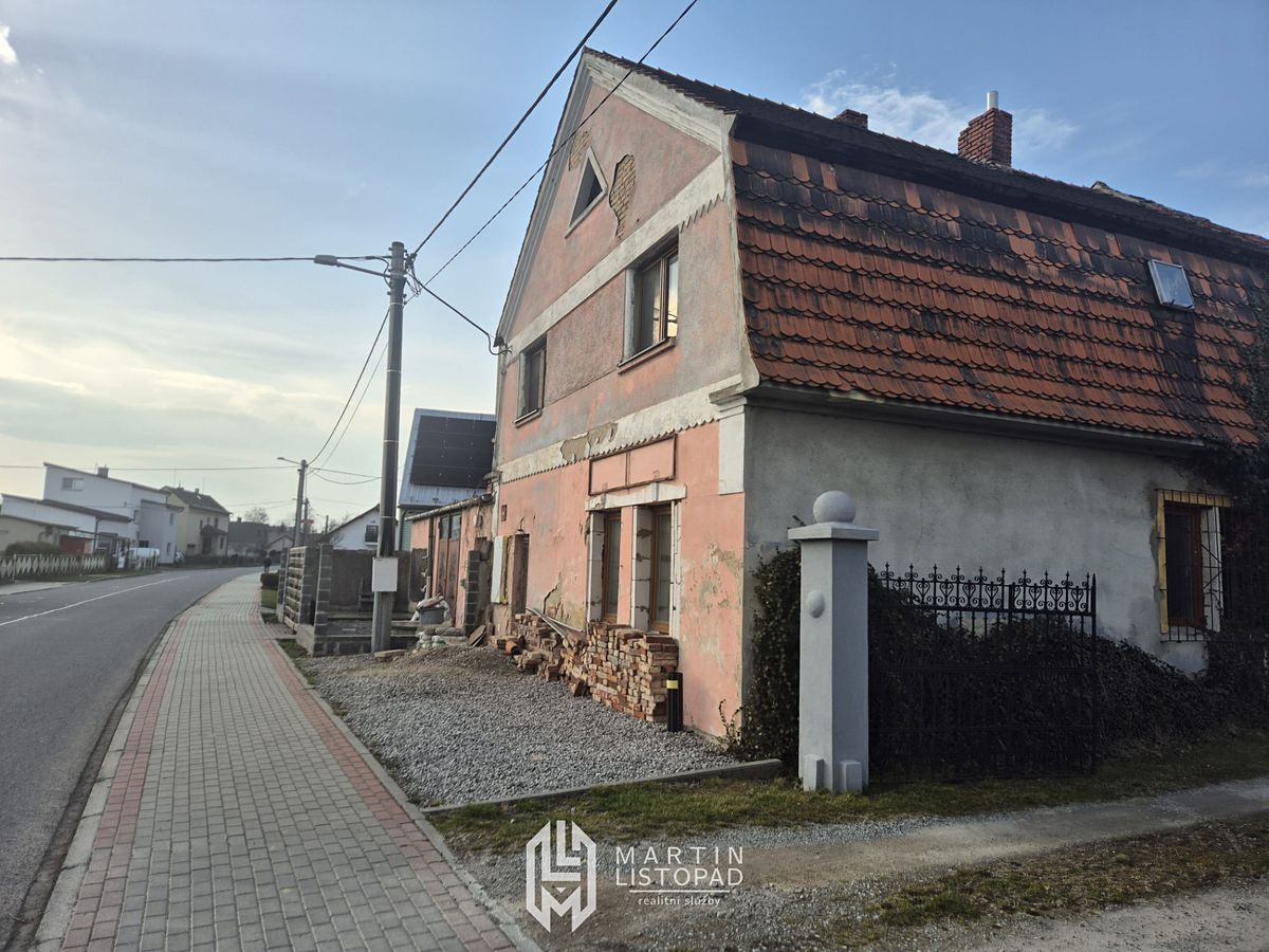 Prodej rodinného domu 300 m², pozemek 353 m² – fotografie 2