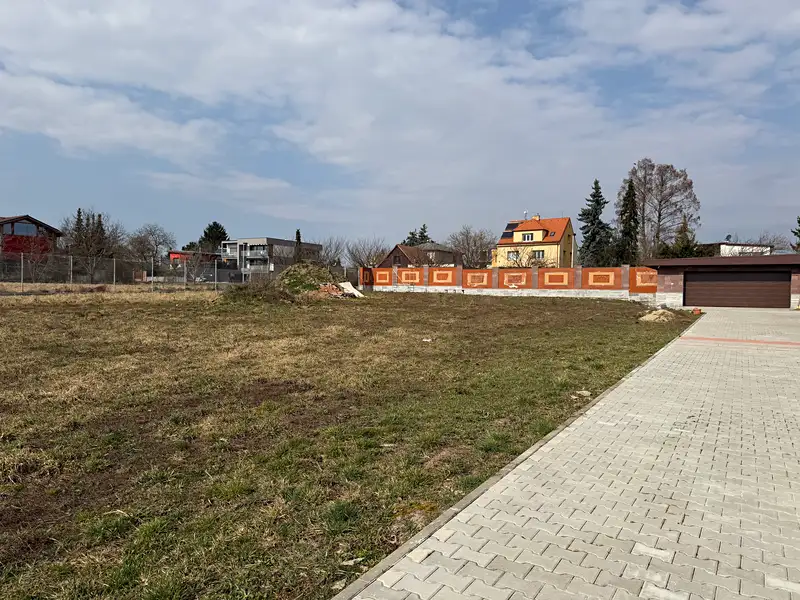 Prodej stavebního pozemku 1871 m², Praha – náhled fotky 1