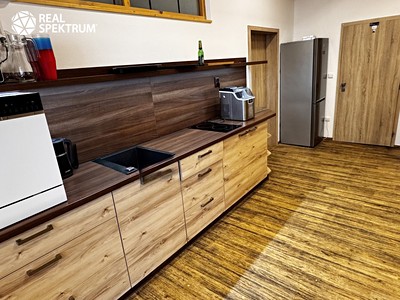 Pronájem kanceláře 125 m² — photo 3