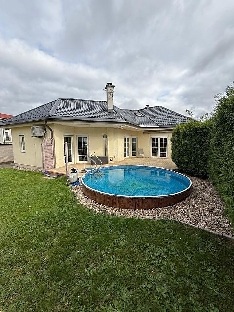 Pronájem rodinného domu 145 m², pozemek 1049 m²