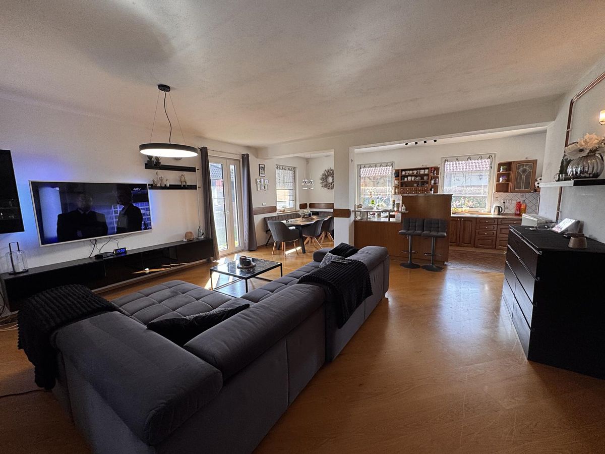 Prodej rodinného domu 402 m², pozemek 1016 m² – fotografie 2