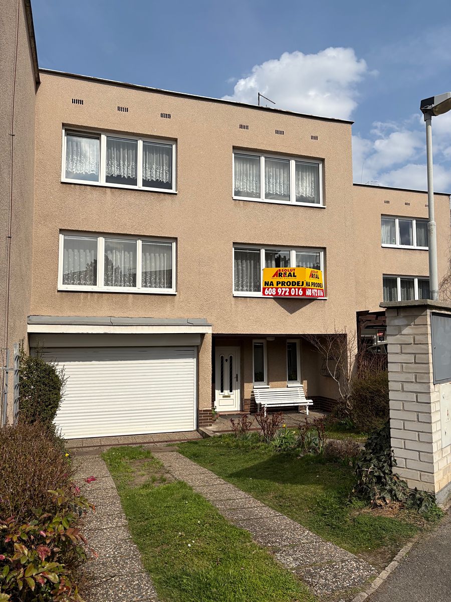 Prodej rodinného domu 296 m², pozemek 417 m² – fotografie 2