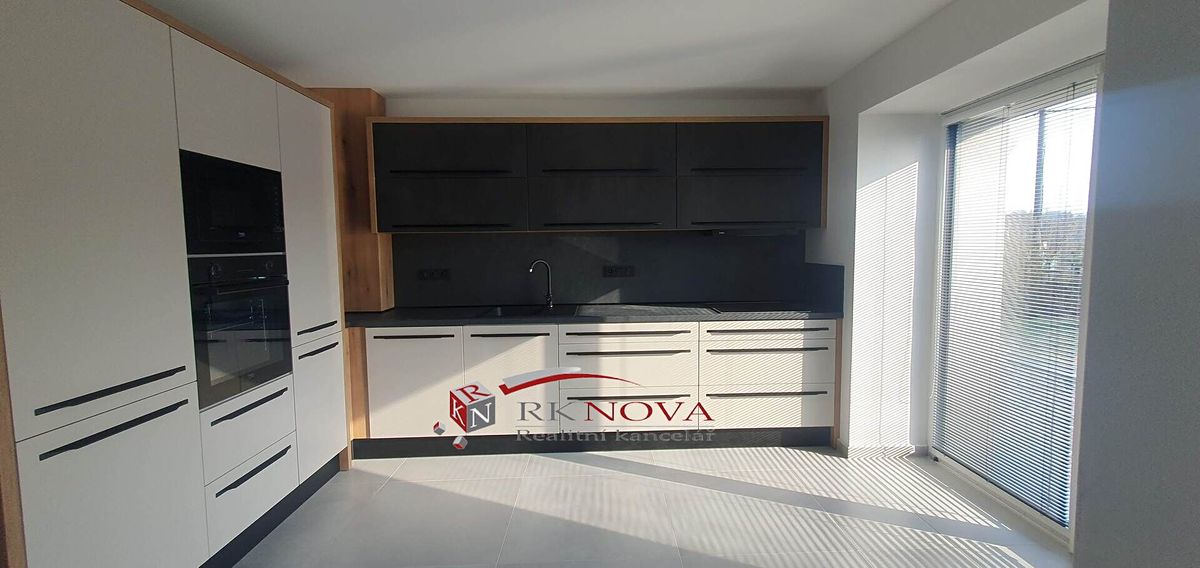 Pronájem rodinného domu 190 m², pozemek 1978 m² – fotografie 3
