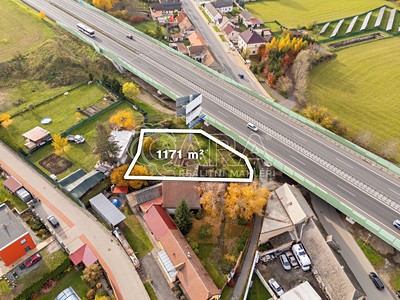 Prodej  komerčního pozemku 1 172 m²