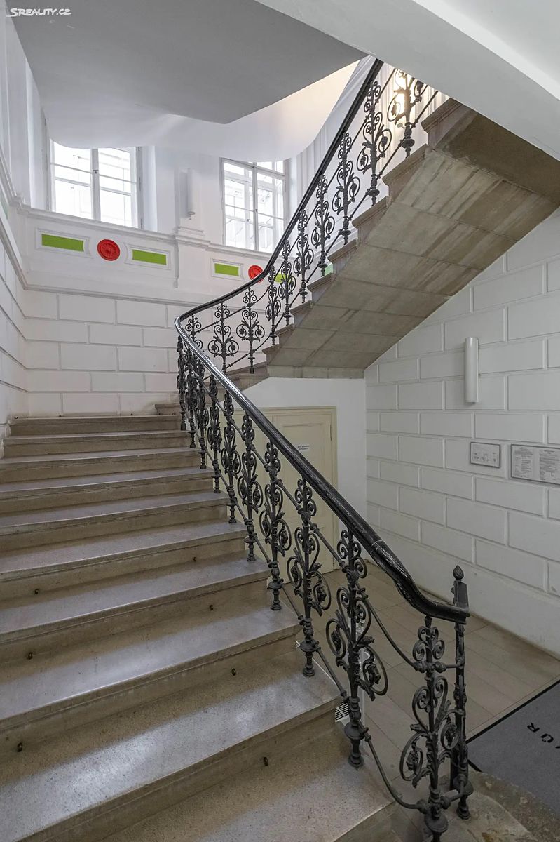 Pronájem kanceláře 300 m² – fotografie 3