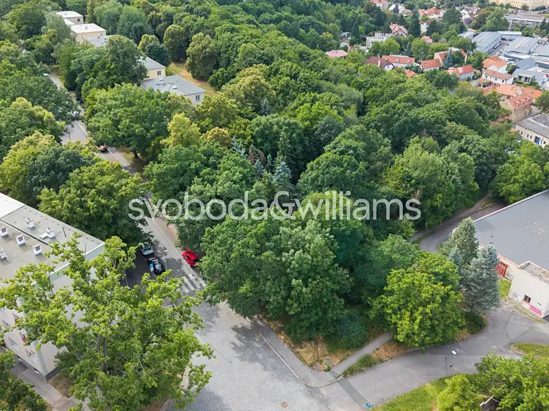 Prodej pozemku 12337 m², Praha – náhled fotky 3