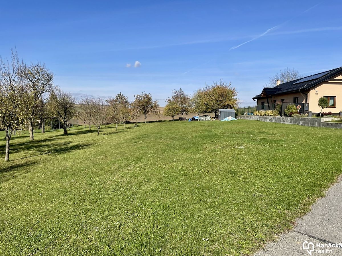 Prodej stavebního pozemku 927 m² – fotografie 3
