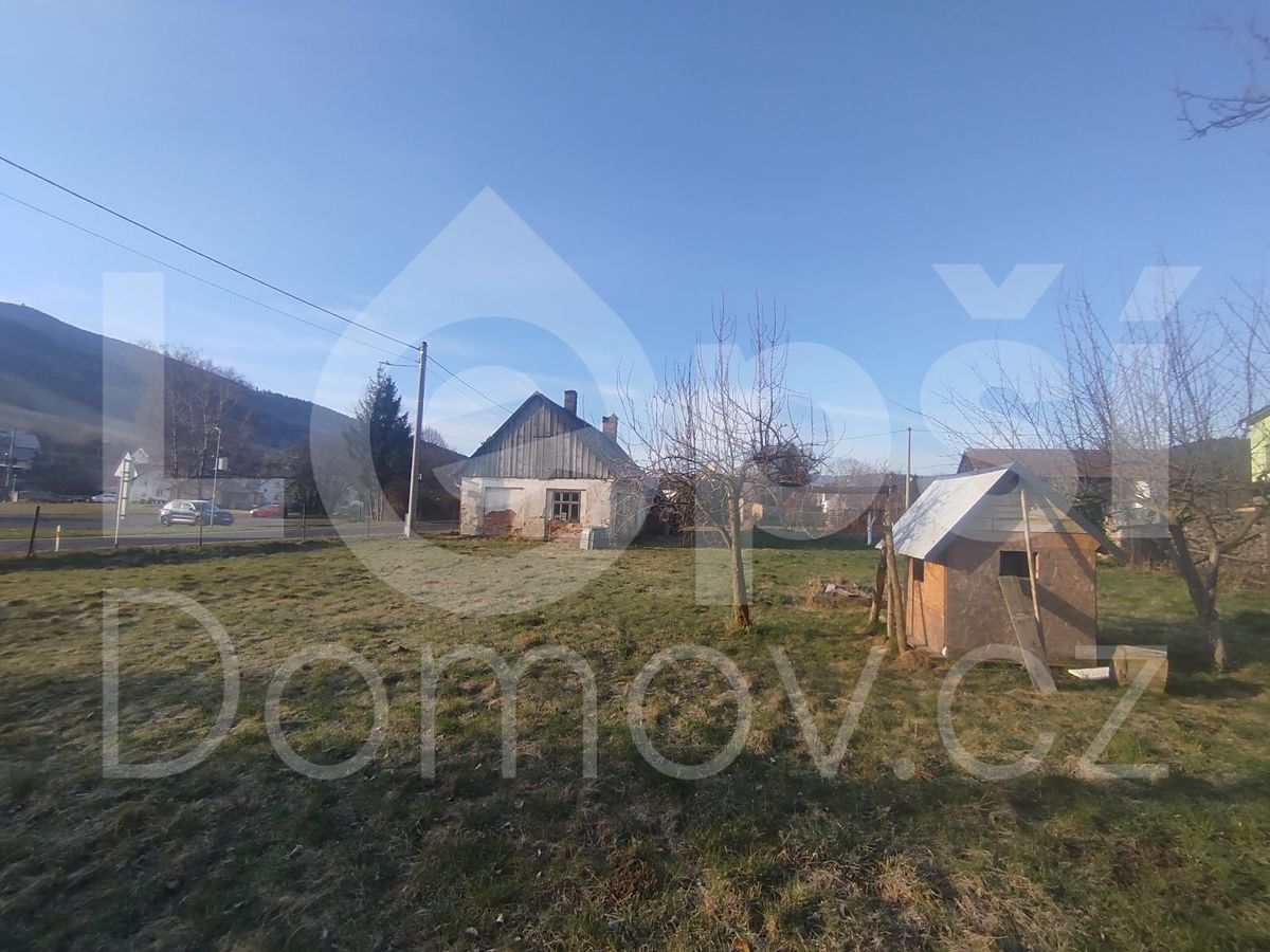 Prodej rodinného domu 200 m², pozemek 910 m² – fotografie 2