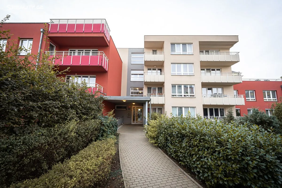 Pronájem bytu 1+kk 38 m², Praha