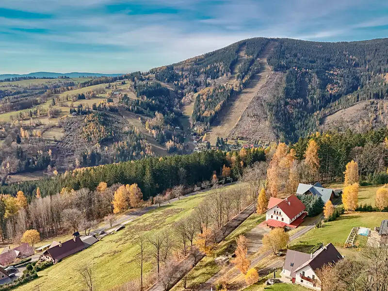 Prodej rodinného domu 350 m², pozemek 415 m², Strážné – náhled fotky 2