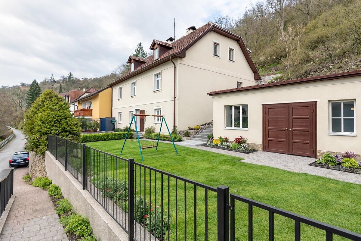 Prodej vícegeneračního domu 213 m², pozemek 3019 m²