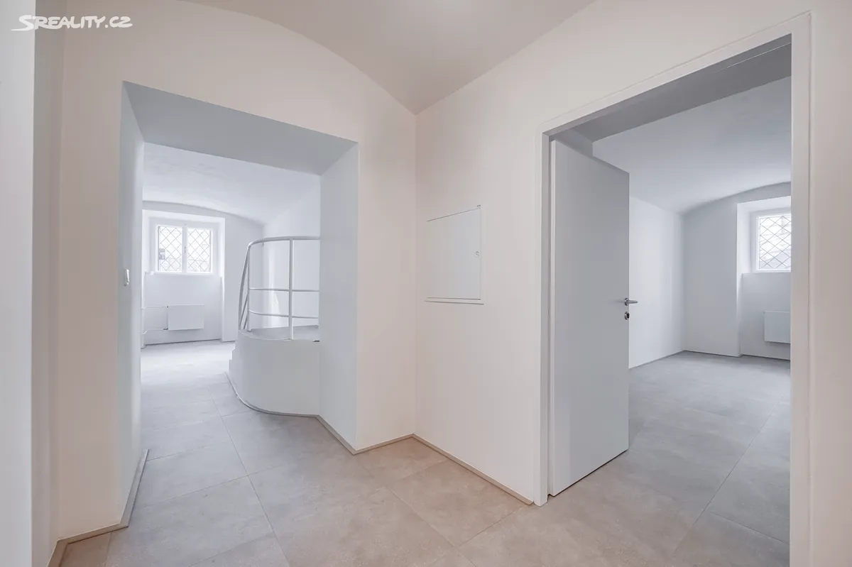 Pronájem obchodního prostoru 127 m² – pohled 4