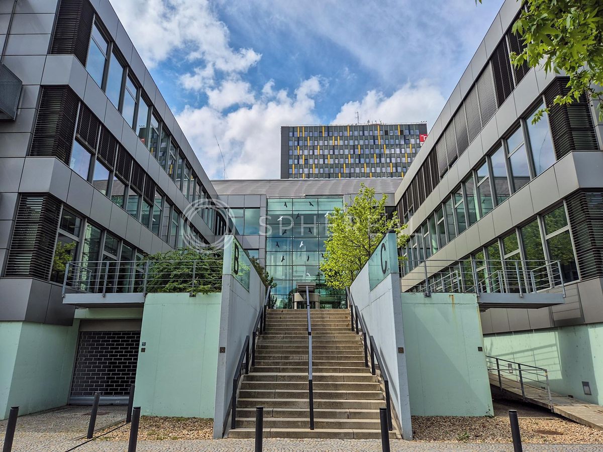 Pronájem kanceláře 571 m²