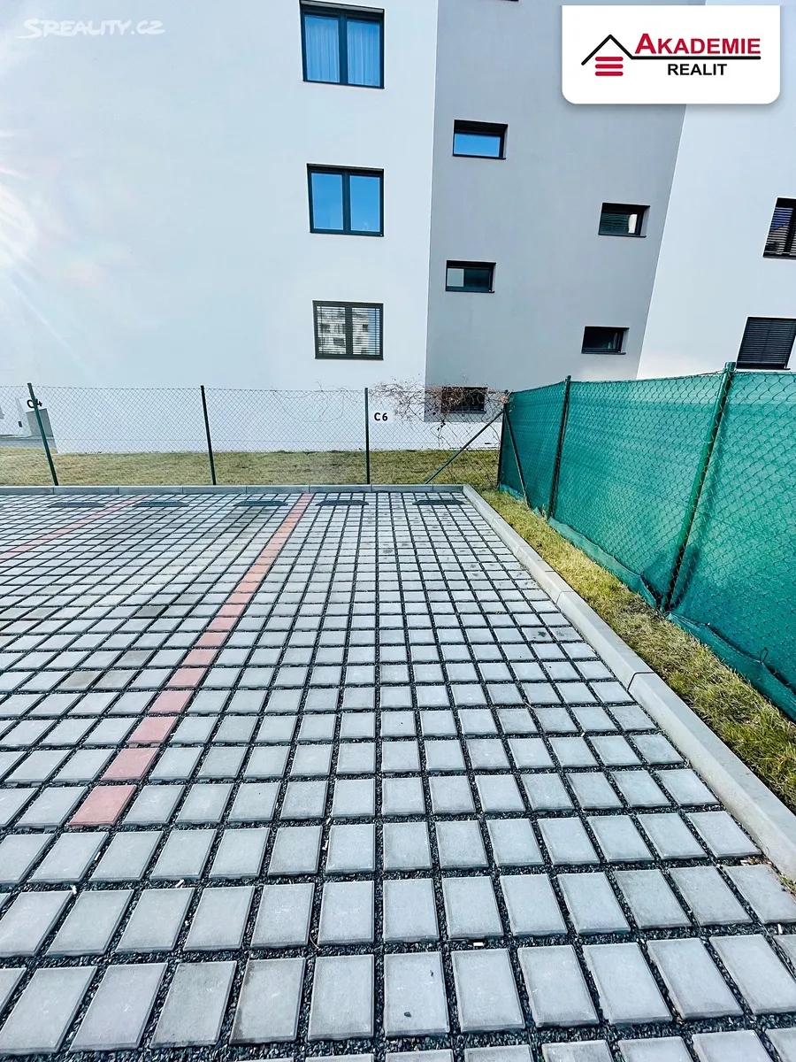 Pronájem garážového stání 14 m², Brno