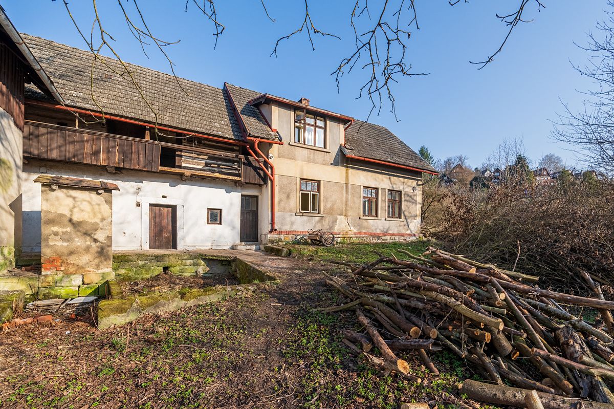 Prodej rodinného domu 286 m², pozemek 9288 m²