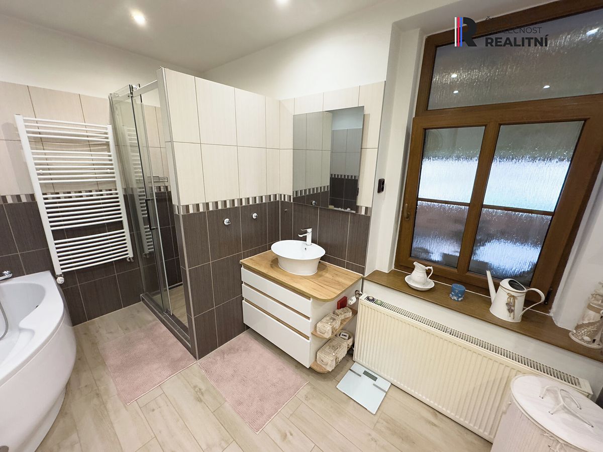 Prodej rodinného domu 480 m², pozemek 661 m² – fotografie 5