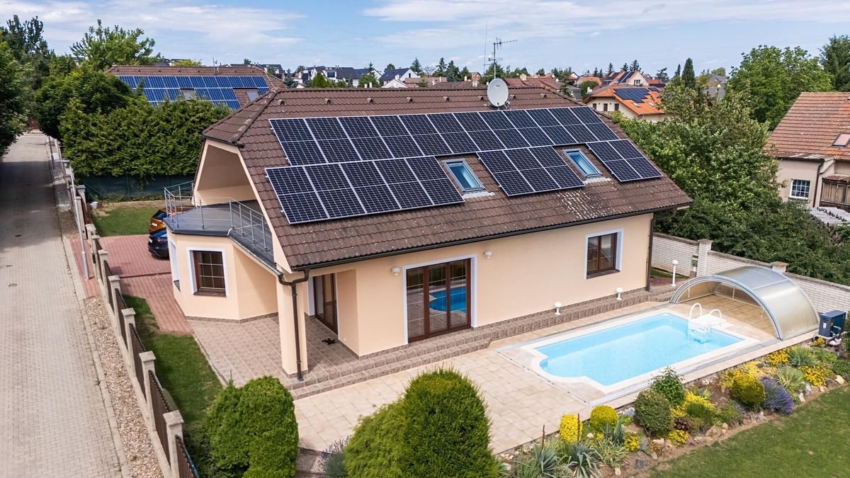 Prodej rodinného domu 350 m², pozemek 814 m² – fotografie 2