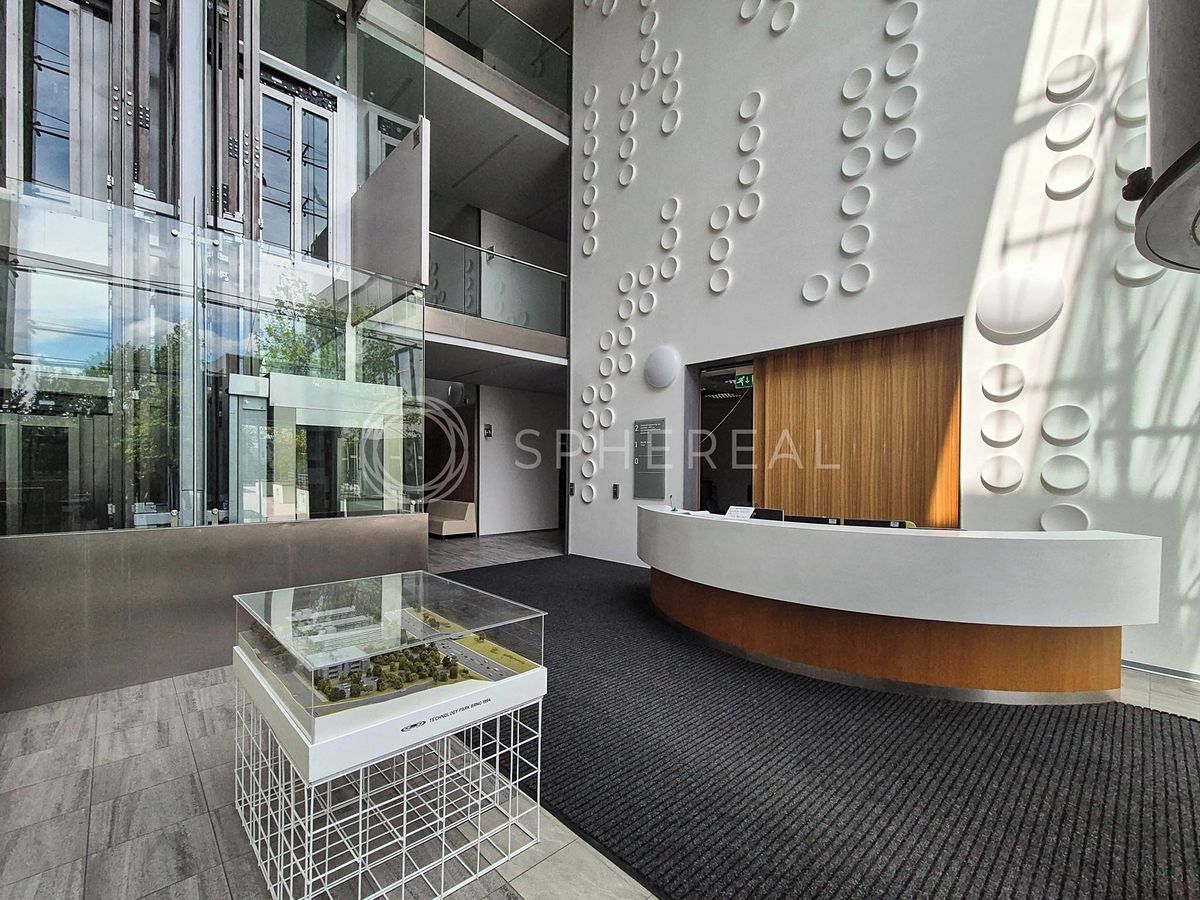 Pronájem kanceláře 571 m² – fotografie 2