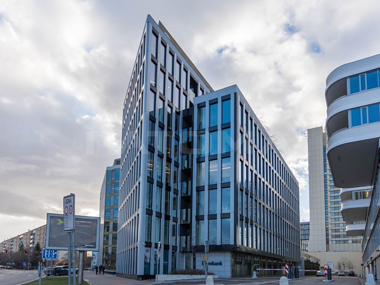 Комерційне приміщення в оренду, 216 м² (1 з 8)