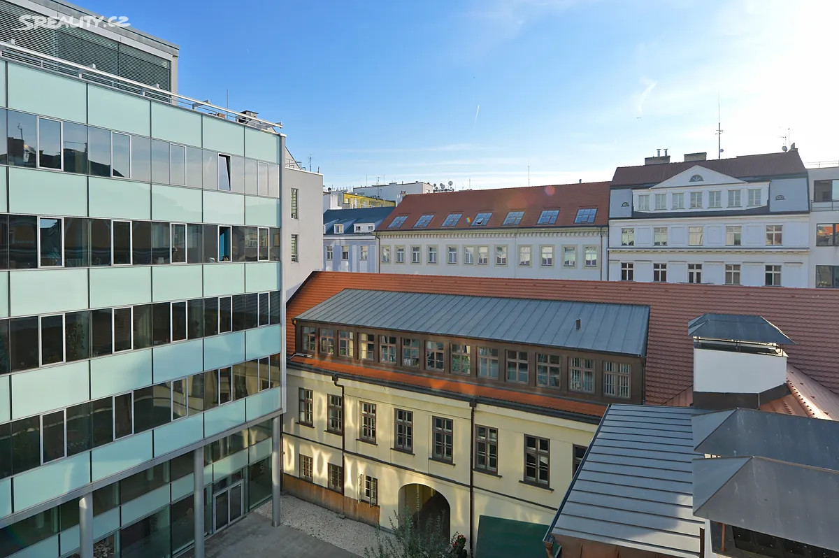 Pronájem kanceláře 300 m², Praha