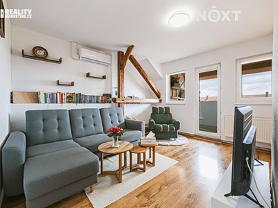 Pronájem bytu 2+1 62 m² (Podkrovní)