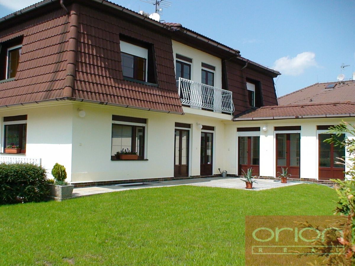 Pronájem rodinného domu 365 m², pozemek 539 m², Praha – fotka 1 z 3