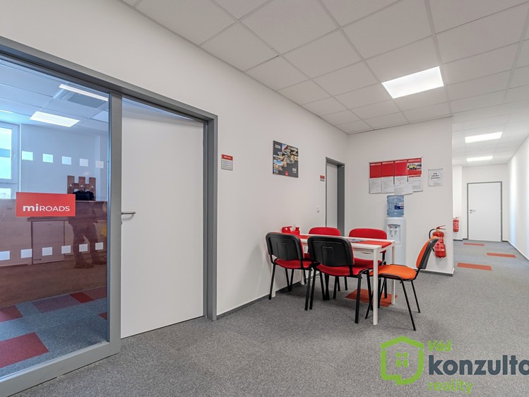 Pronájem komerčního prostoru, 25 m² (13 z 29)