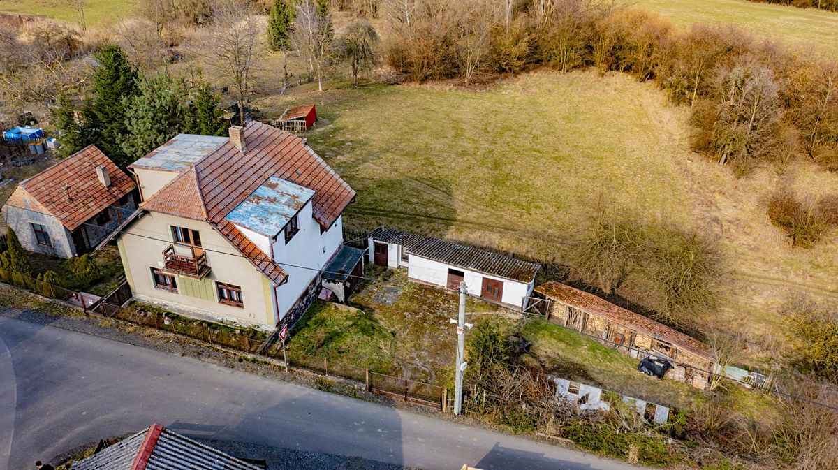 Prodej rodinného domu 140 m², pozemek 1086 m² – fotografie 2