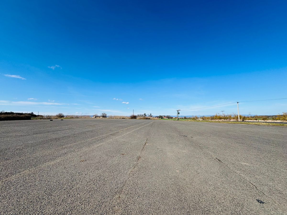 Prodej komerčního pozemku 3968 m²