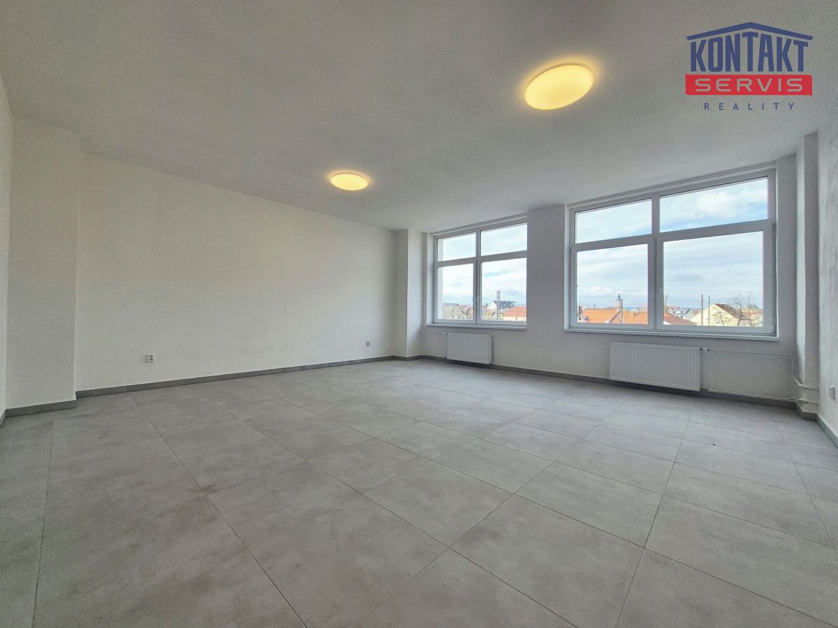 Pronájem kanceláře 12 m² – fotografie 2