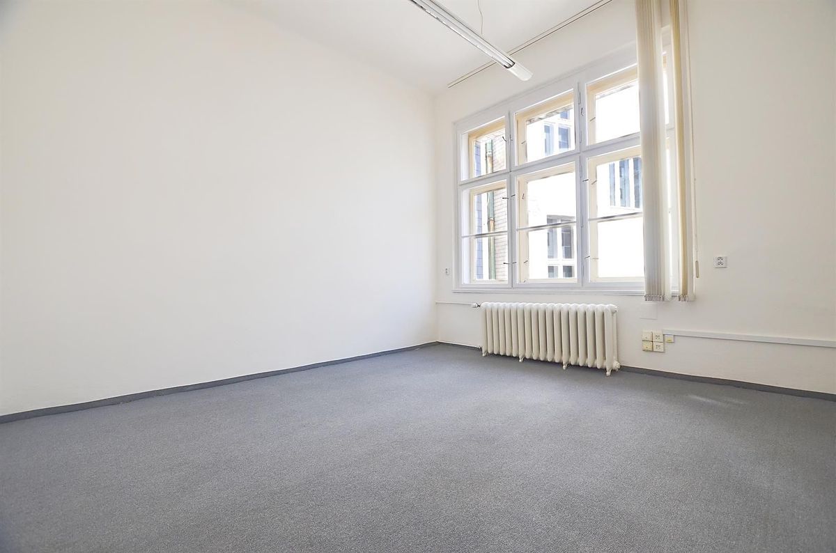 Pronájem kanceláře 12 m² – fotografie 2