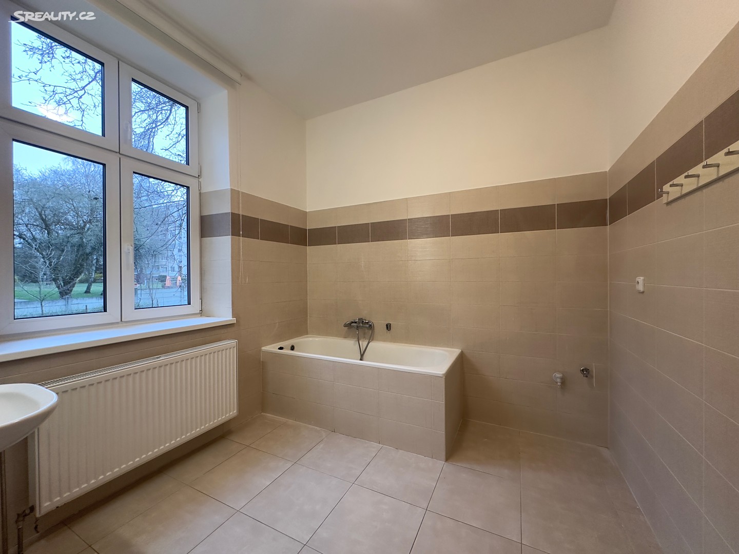 Pronájem bytu 2+1 80 m² – pohled 4