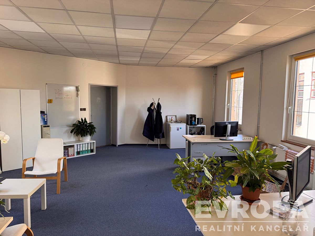 Pronájem kanceláře 74 m² – fotografie 2
