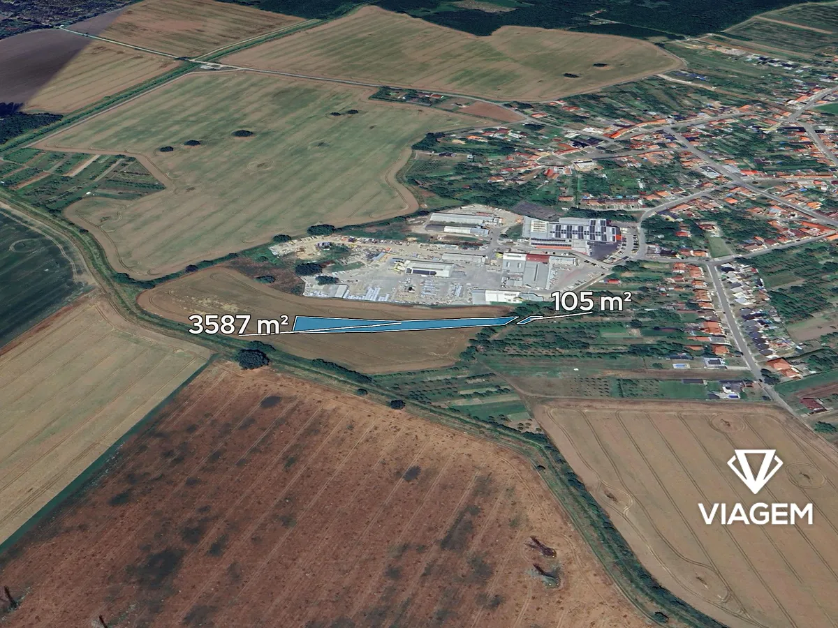 Prodej podílu 1/4 komerčního pozemku 923 m²