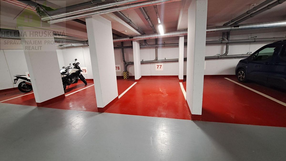 Pronájem garážového stání 12 m² – fotografie 3