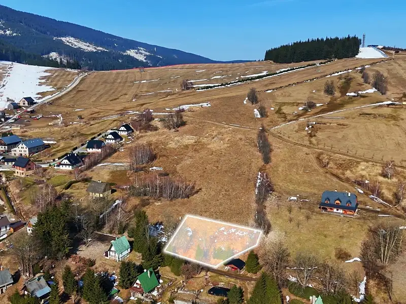 Prodej stavebního pozemku 840 m², Staré Město – náhled fotky 3