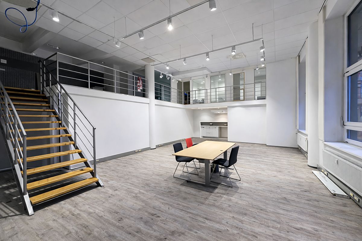 Pronájem kanceláře 215 m² – fotografie 2